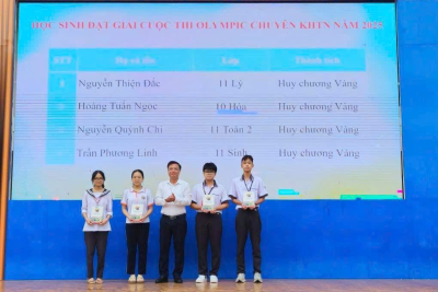 NHỮNG BÔNG HOA TUYỆT ĐẸP TỪ VƯỜN ƯƠM THCS TRẦN ĐĂNG NINH